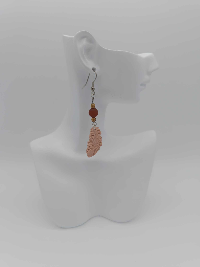 Boucles d&#039;oreilles en porcelaine froide Petite plume avec perles Swarovski