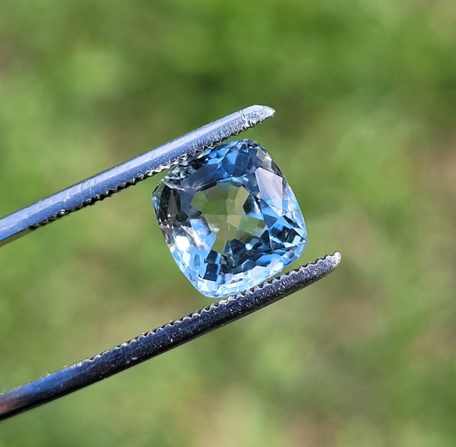 Aigue marine Facettée de Birmanie 2,25 ct mogok blue aquamarine burma bijou rare