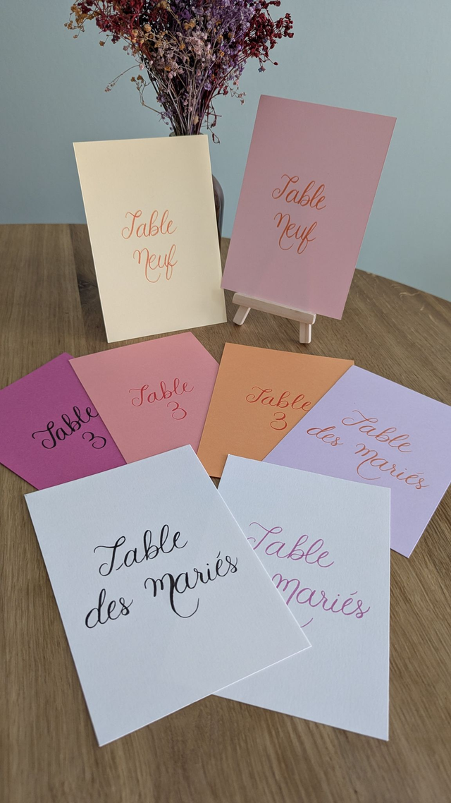Numéros de tables calligraphiés - couleur au choix