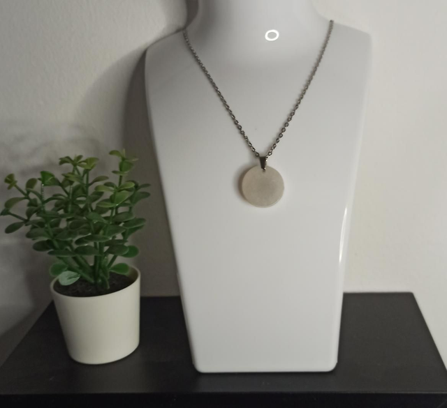 Pendentif blanc nacré CO029