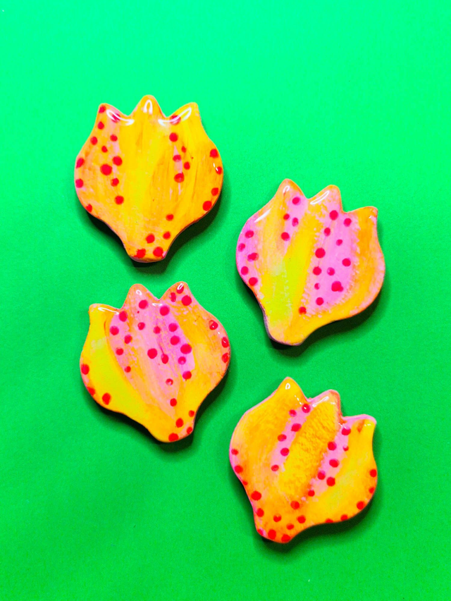 Kirpeä tulppaani, neonsävyissä hehkuva magneetti, 1 kpl