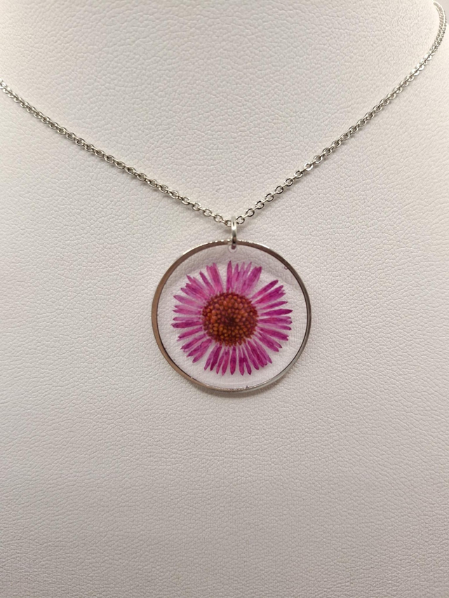 Pink daisy pendant necklace