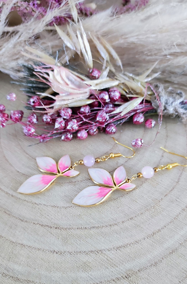 A Boucles d'oreilles "Fleur" émail et Quartz rose