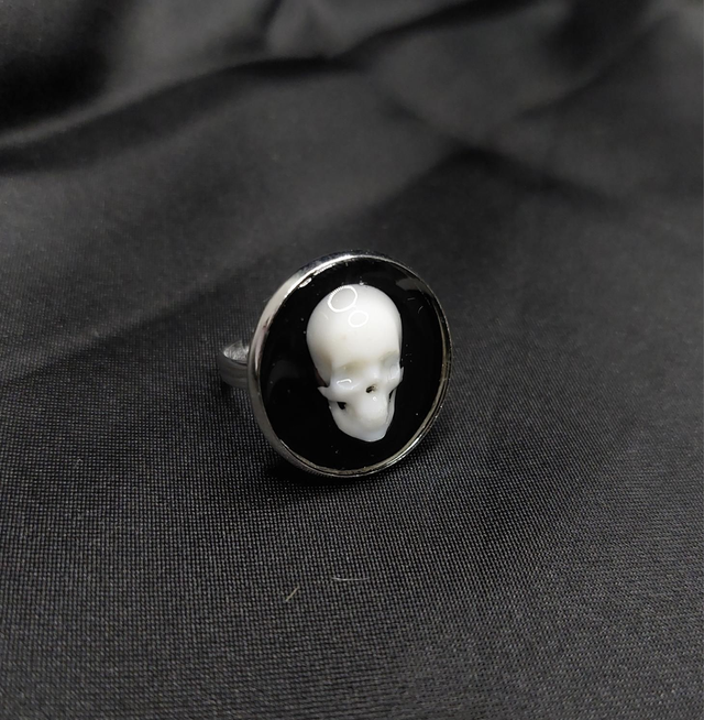 Bague crâne noir et blanc