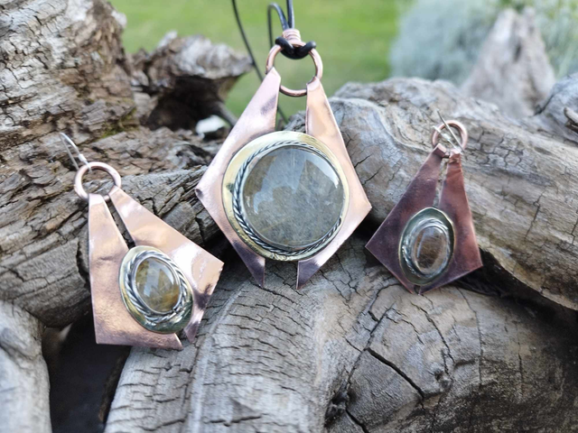 Ensemble boucles d&#039;oreilles et pendentif