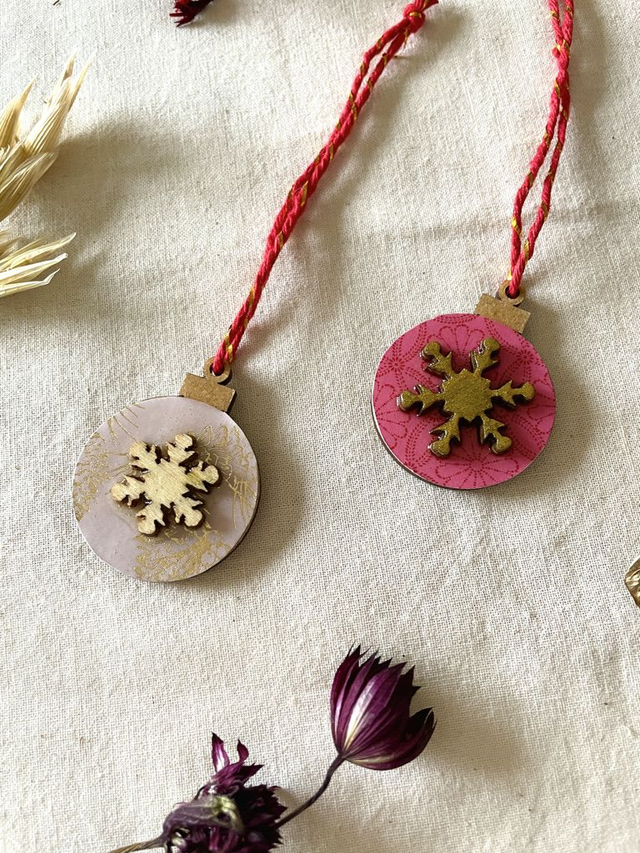 Duo de décorations de Noël boules et flocons