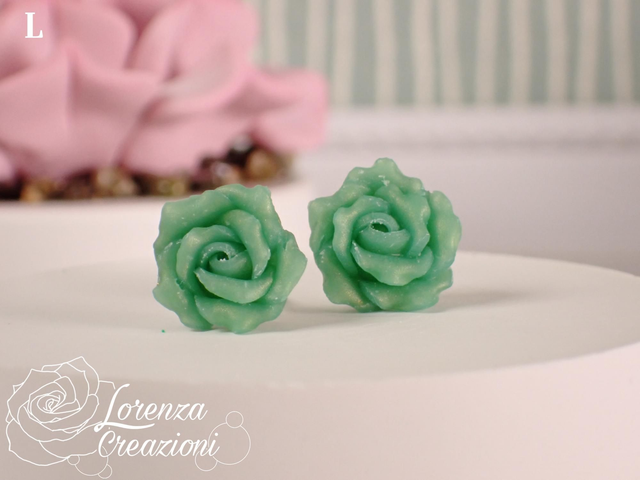 Orecchini a lobo rose verde giada