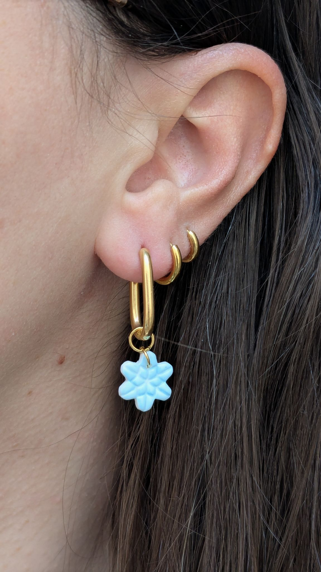 Créoles dorées ovales à personnaliser avec les charms