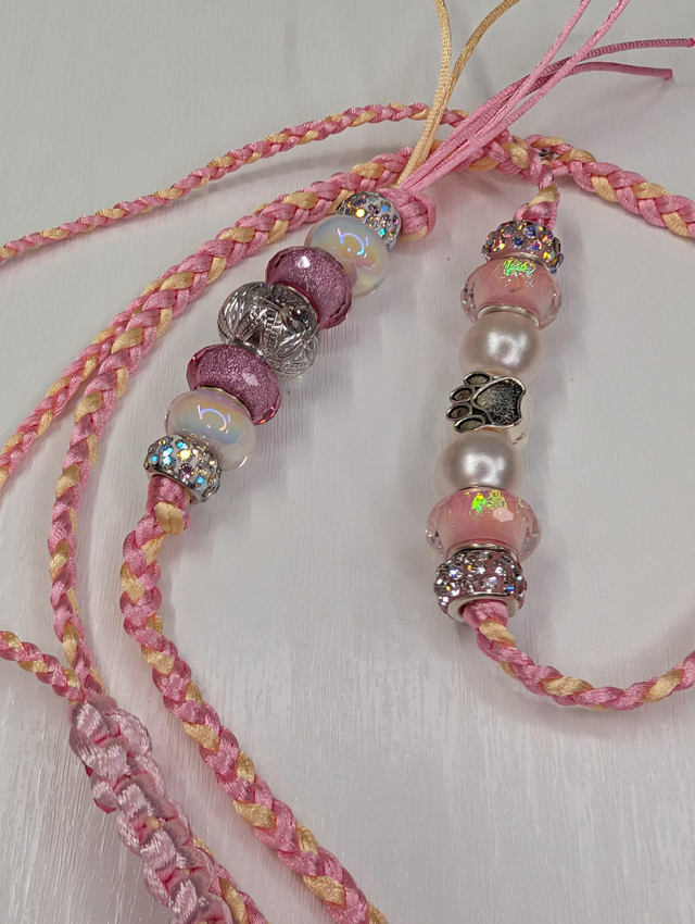 Käsin punottu näyttelytalutin, kulta/vaaleanpunainen 