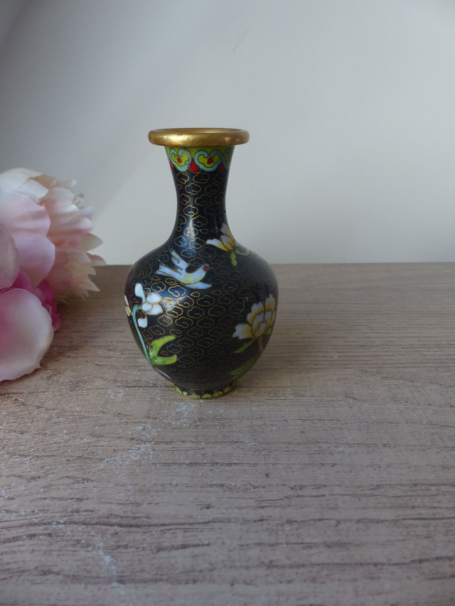 Petit vase noir en laiton cloisonné, vase miniature artisanal décor floral pivoine, décoration style asiatique pour salon chambre vitrine