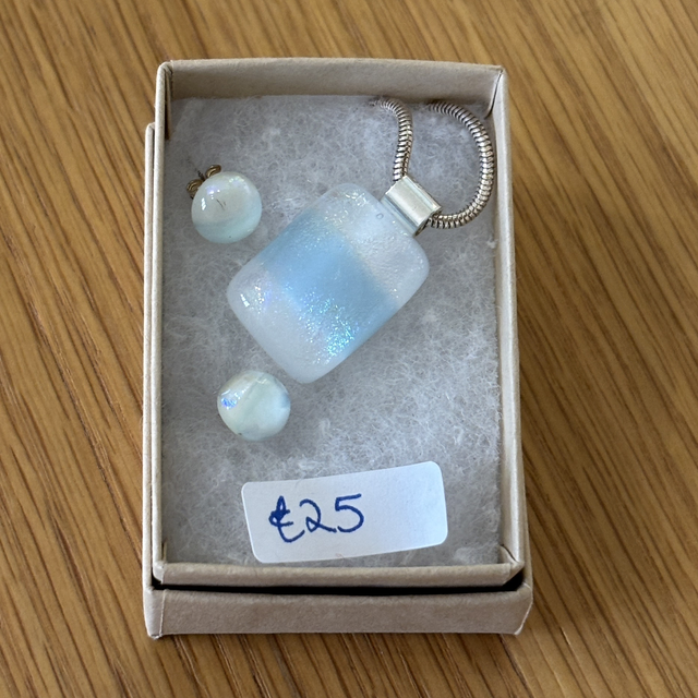 Jewellery: Blue &amp; white shimmer