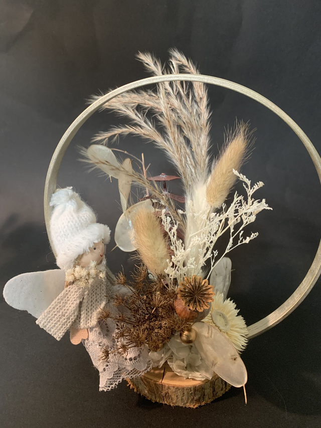 Ange sur socle en bois