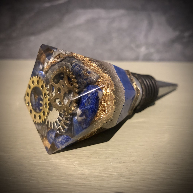 Crystal Energy Bottle Stopper with Lapis Lazuli (diamond shape)