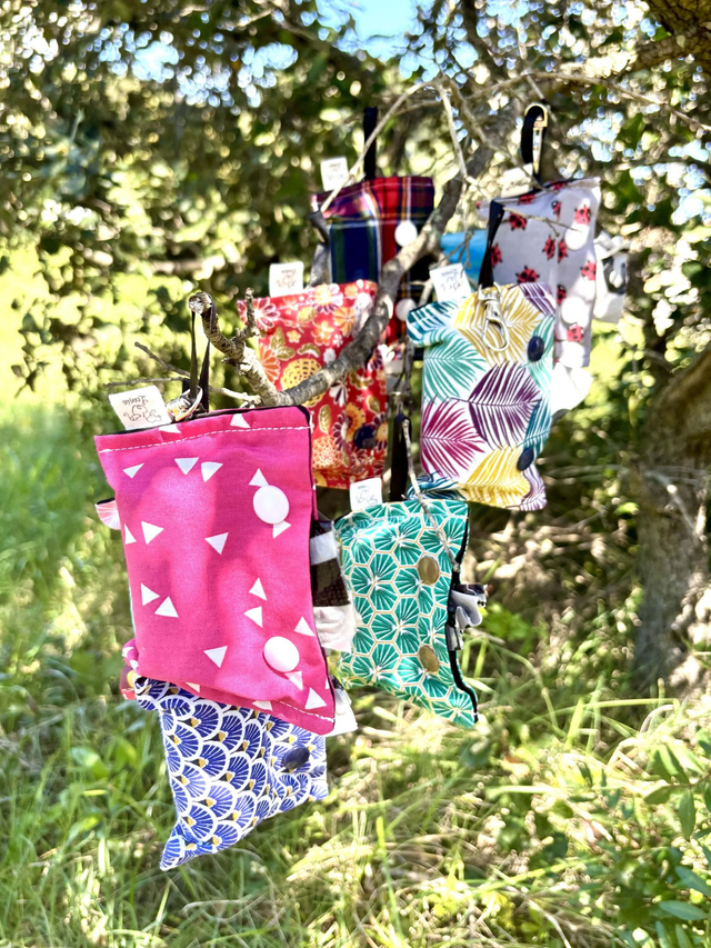 Pochette pratique pour sacs à crottes