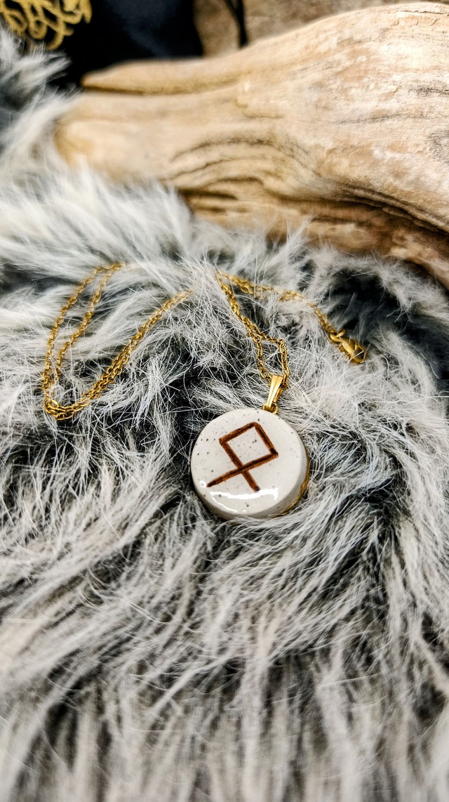 ELDDÍS - Pendentif acier inox doré