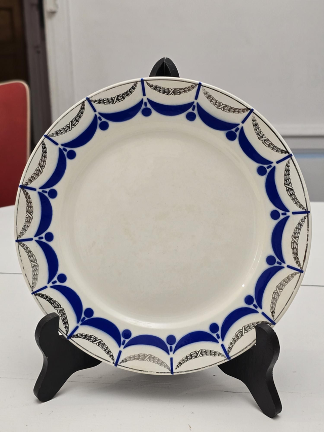 Assiette plate Digoin et Sarreguemines 