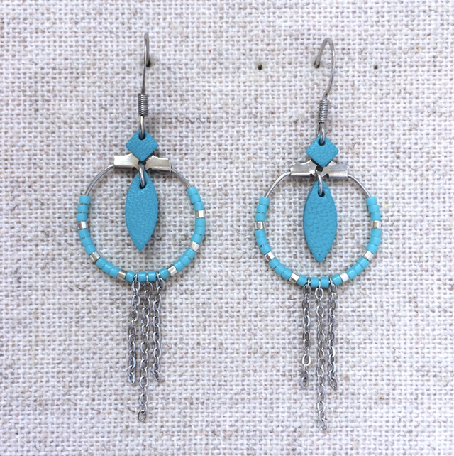 Boucles d’oreilles « Stretto » argentées, cuir turquoise vif