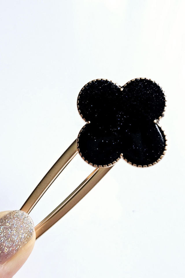 BARRETTE TREFFLE NOIR PAILLETE