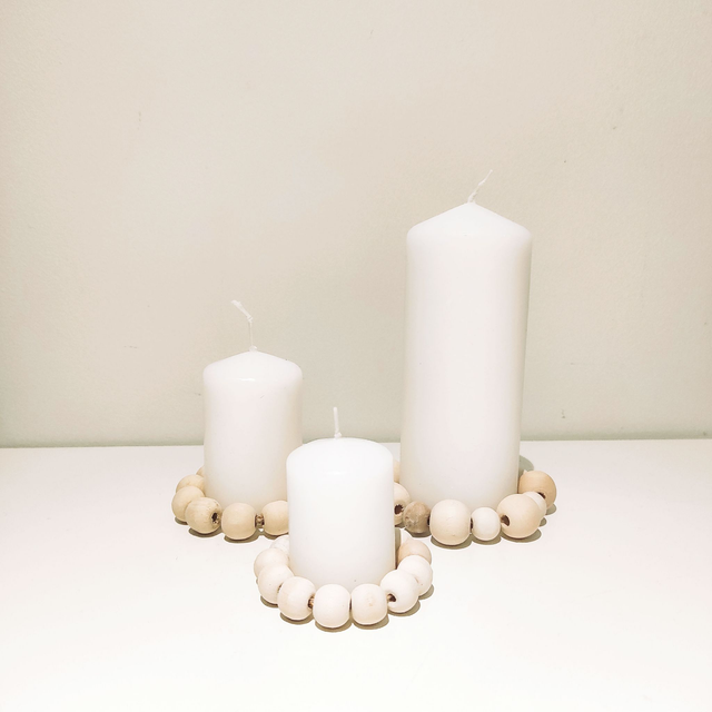 Bougie et son bracelet de perles de bois brut - 3 tailles disponibles