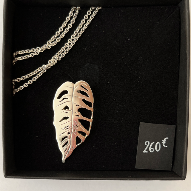 05 - pendentif feuille monstera