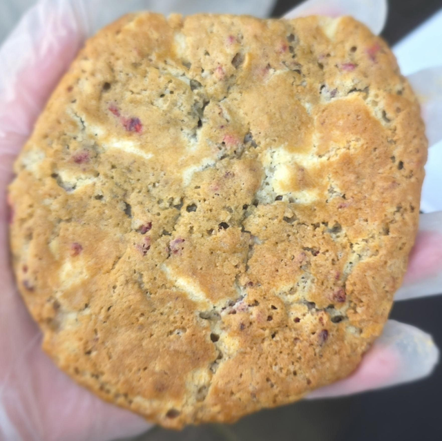 White chocolate and raspberry cookie bar