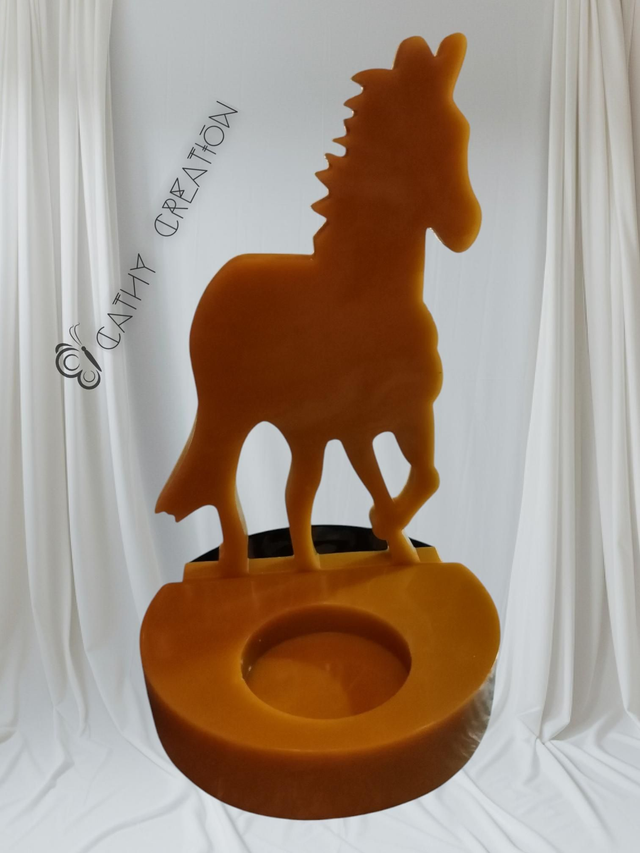 Cheval sur socle bougeoir