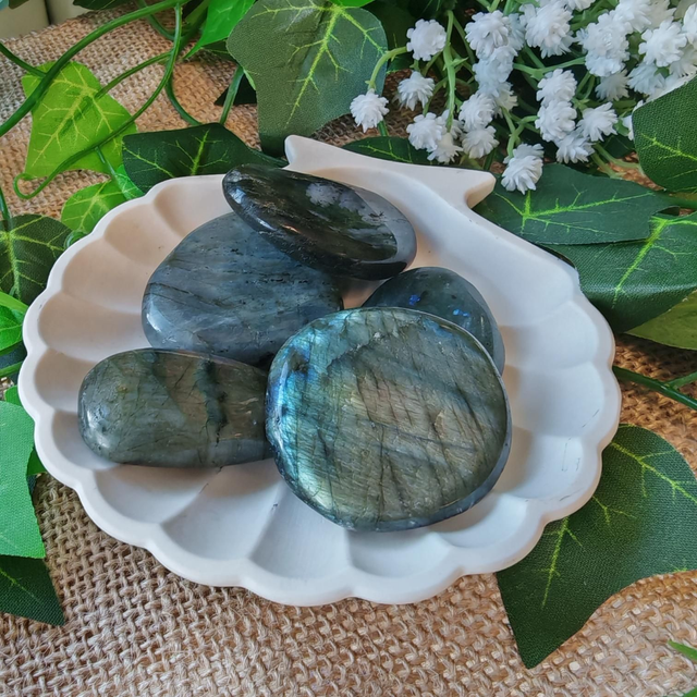 pierre plate labradorite 30 à 50mm 