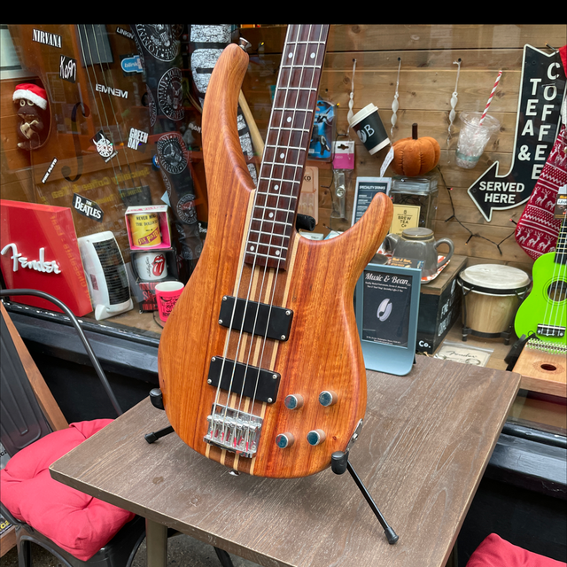 Peavey C-4 Zephyr Bass (Thru Neck) - Pre Owned