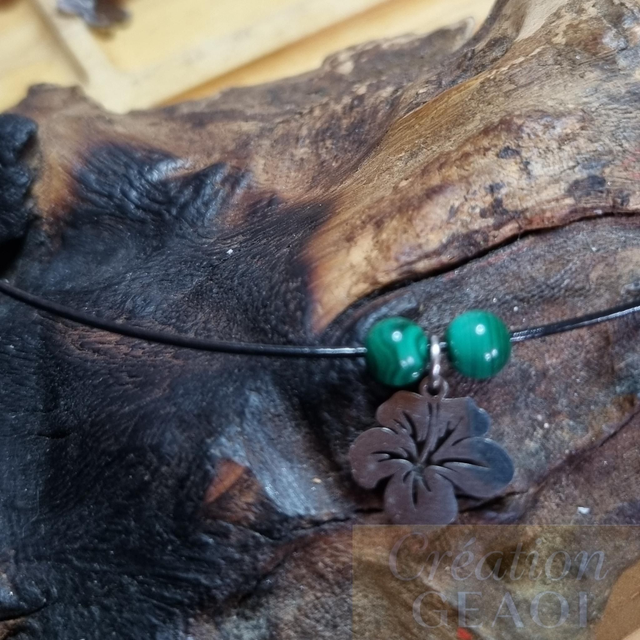 Collier hibiscus :Malachite