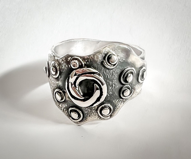 Anillo rústico artesano de plata 925 patinada 