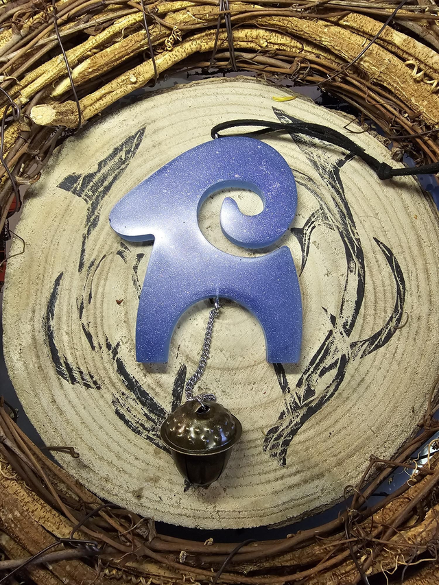 Bouc de yule violet/bleu grelot 