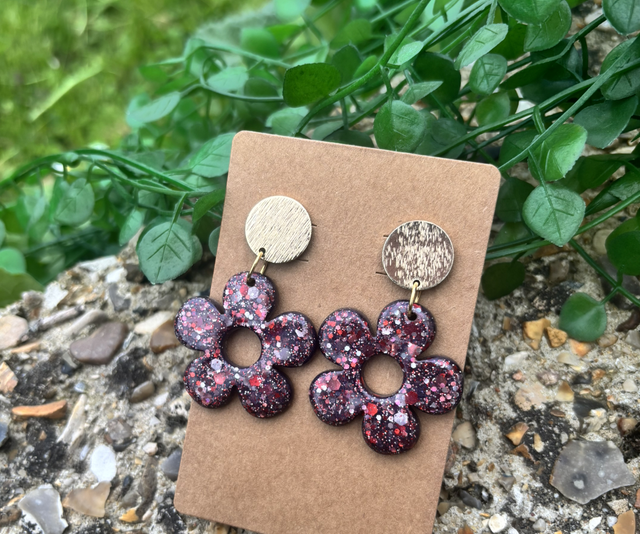 Boucles d’oreilles résine violet doré à paillettes 