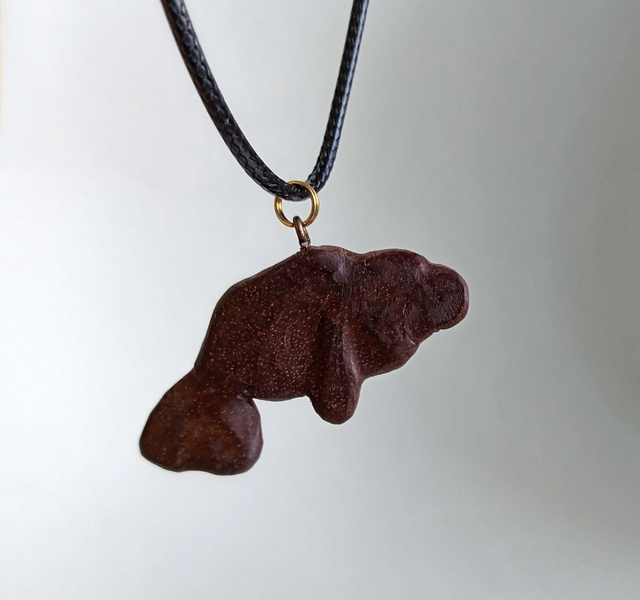 Pendentif lamantin