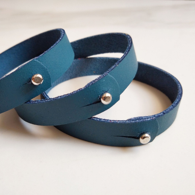 Bracelet fin en cuir Bleu marine