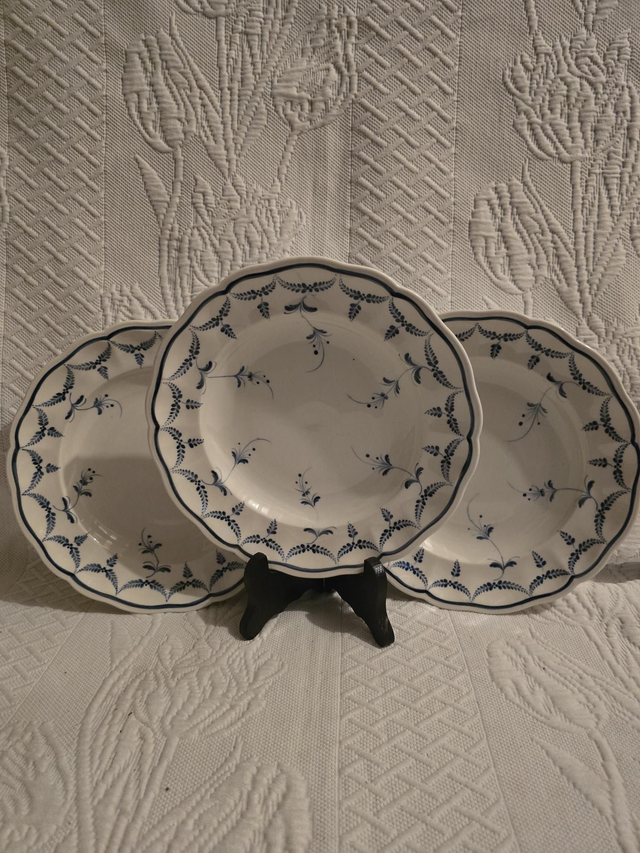 Assiettes semi-creuses terre de fer Toy et Leveillé 