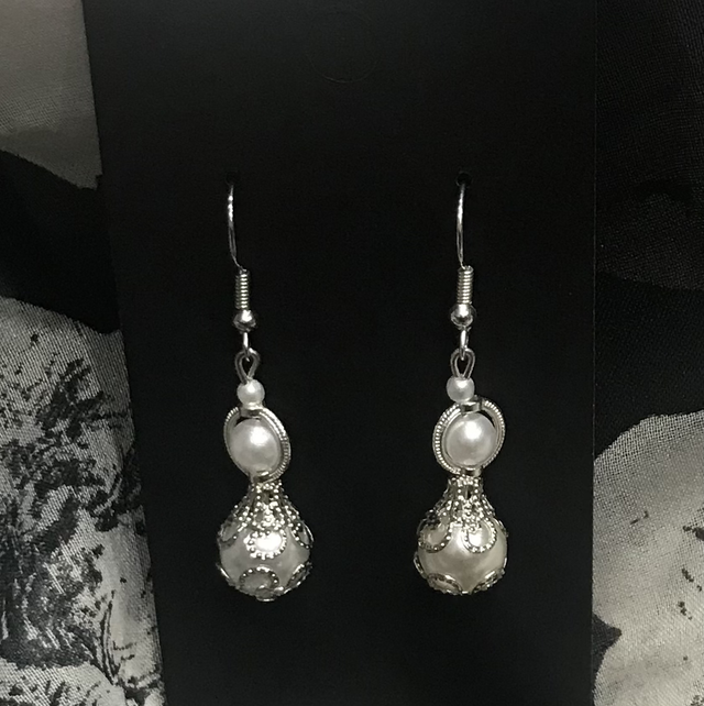 Silver/White Dangling Earrings - SWD03