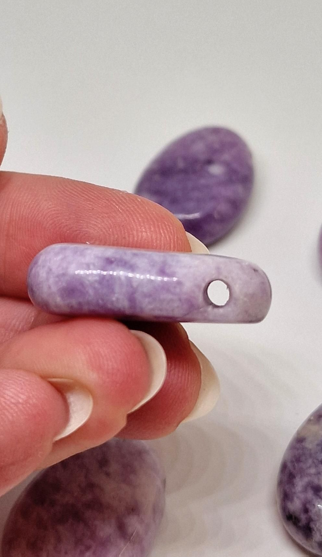 Pendentif pierre percée en Lépidolite A+