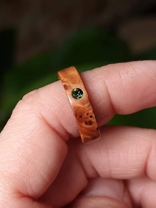 Bague en amboine et swarovski 