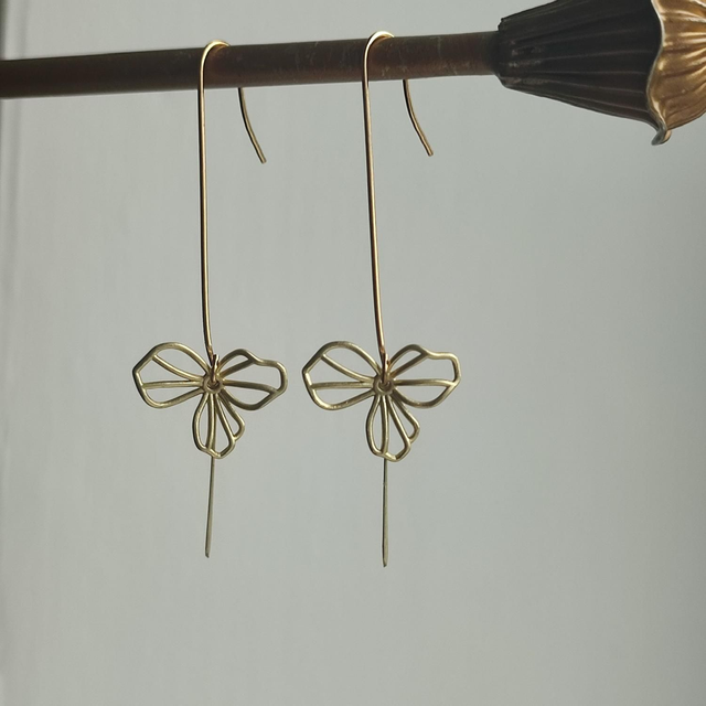 Fleurs laiton doré,attaches en acier inoxydable doré -sans nickel, pièce unique 