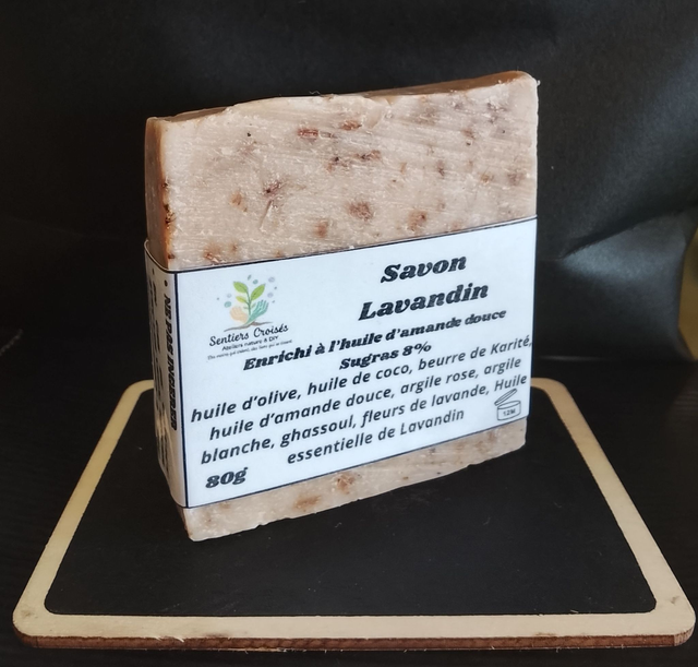 🌿 Savon Lavandin – 80 g  Enrichi à l’huile d’amande douce – Surgraissé 8% Fabrication artisanale – Saponification à froid