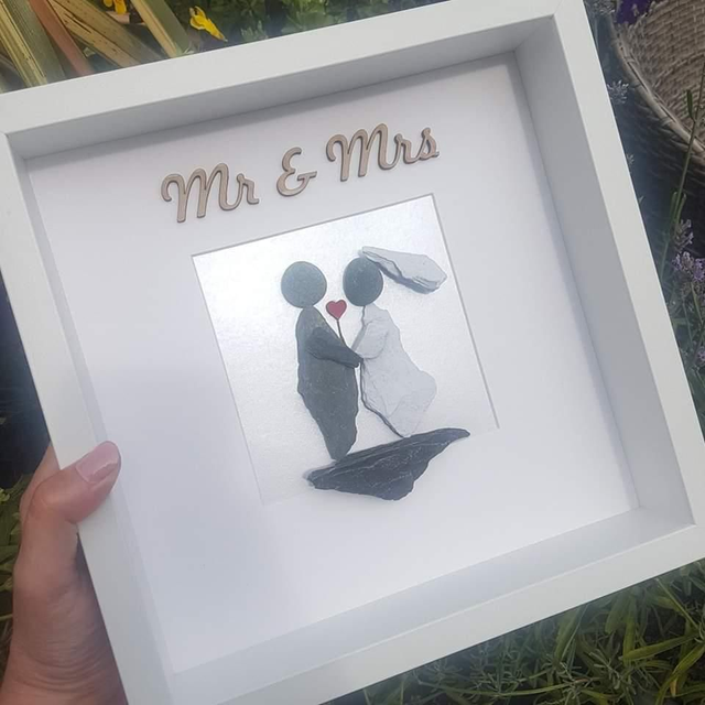 Mr &amp; Mrs wedding pebble picture 