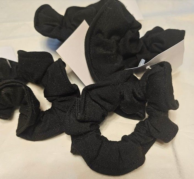 Musta hiusdonitsi - black scrunchie