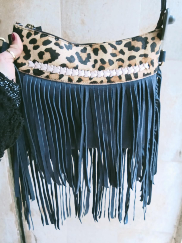 Mala de franjas em pele colorida 