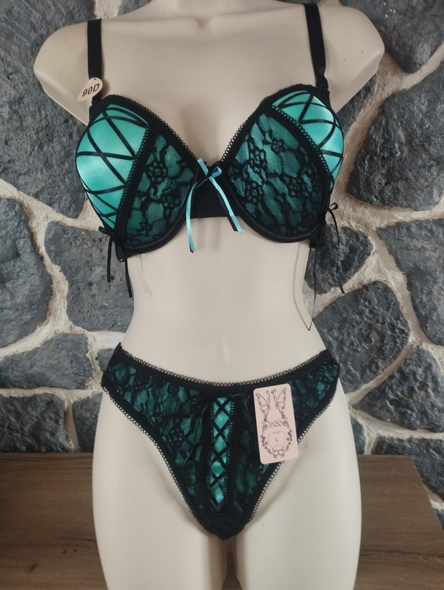 Ensemble noir et vert avec armature et rembourrage  du 85B et 95B pour les hauts et S M L OU L pour les bas . Polyamide et elashanne pour les matières