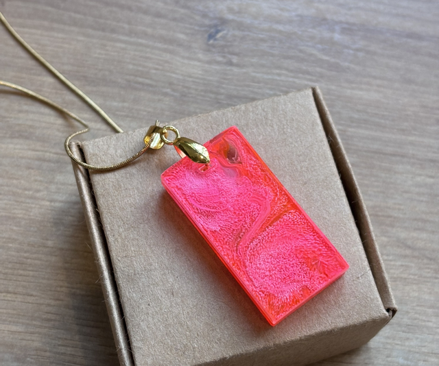 Resin necklace 
