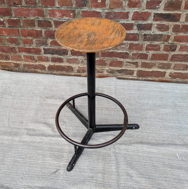 Tabouret haut assise en bois