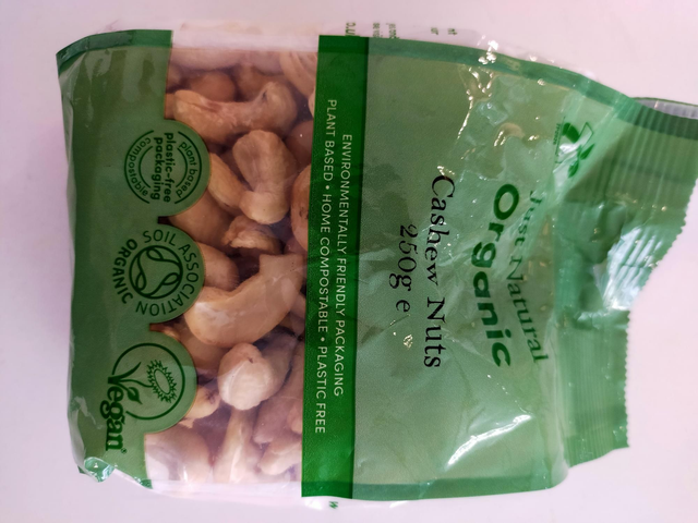 Organic Whole Cashews 250g jn2