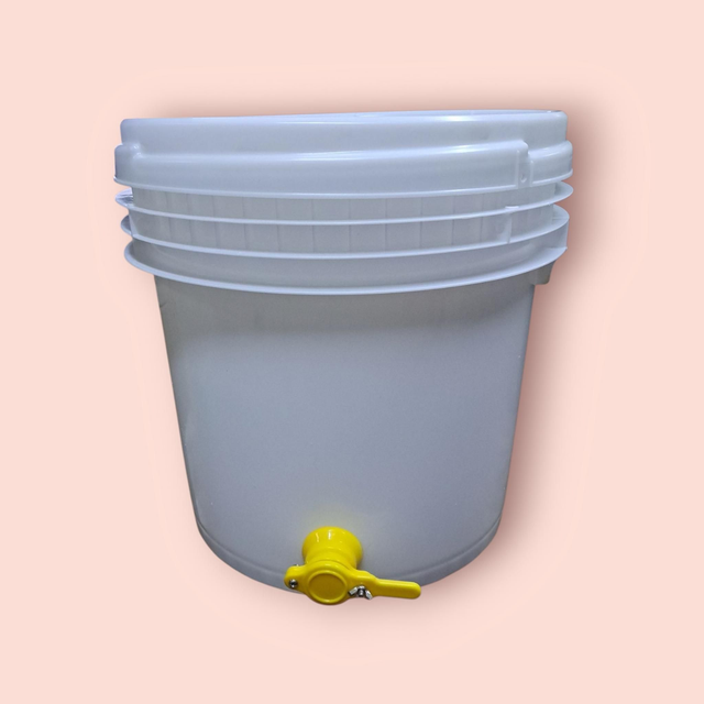 BALDE 65L CON LLAVE GUILLOTINA