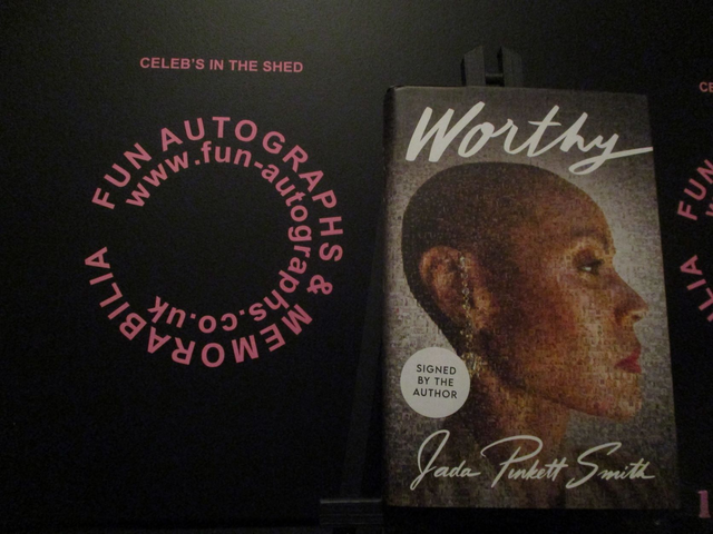 Jada Pinkett Smith 'Worthy' Authentic Autographed Hardback Book (1)