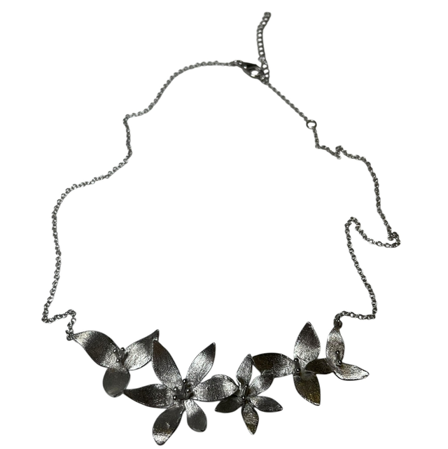 Hopeapuro Liljaana-kaulakoru